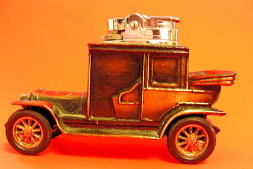 Oldtimer mit feuerzeug - oldtimer,